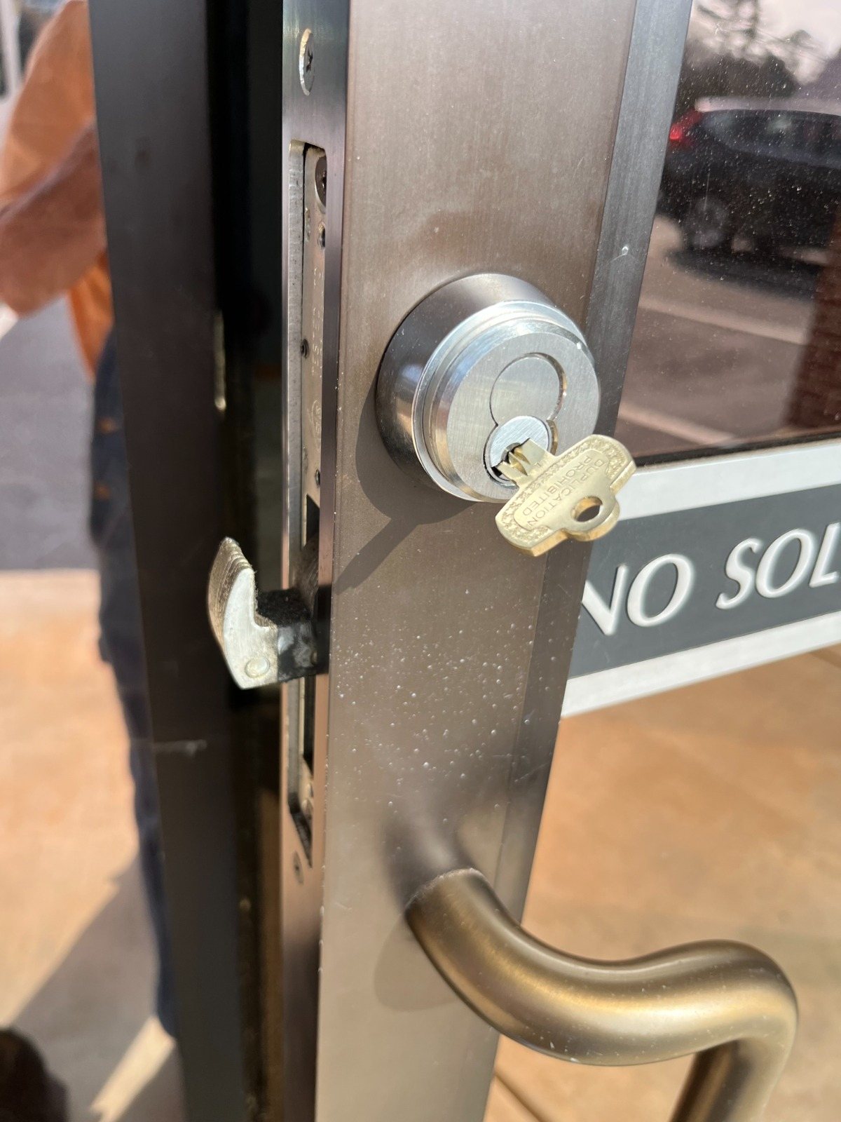 Storefront door cylinder and handle on a Metro Atlanta business