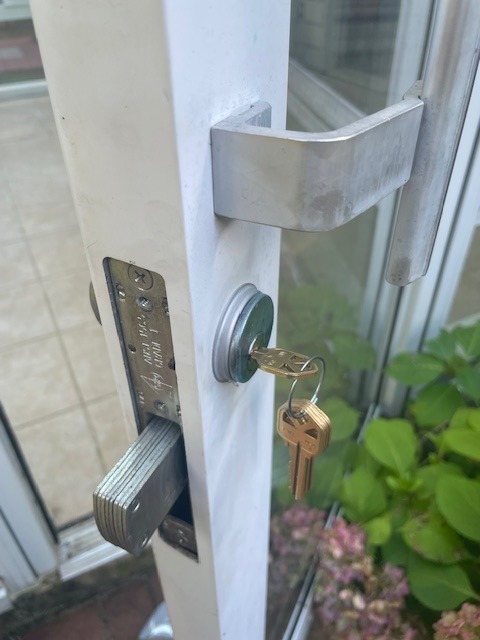 Commercial exit device with keyed cylinder on a storefront door